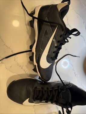 Nike Black and White Men's Football Cleats Menace 4